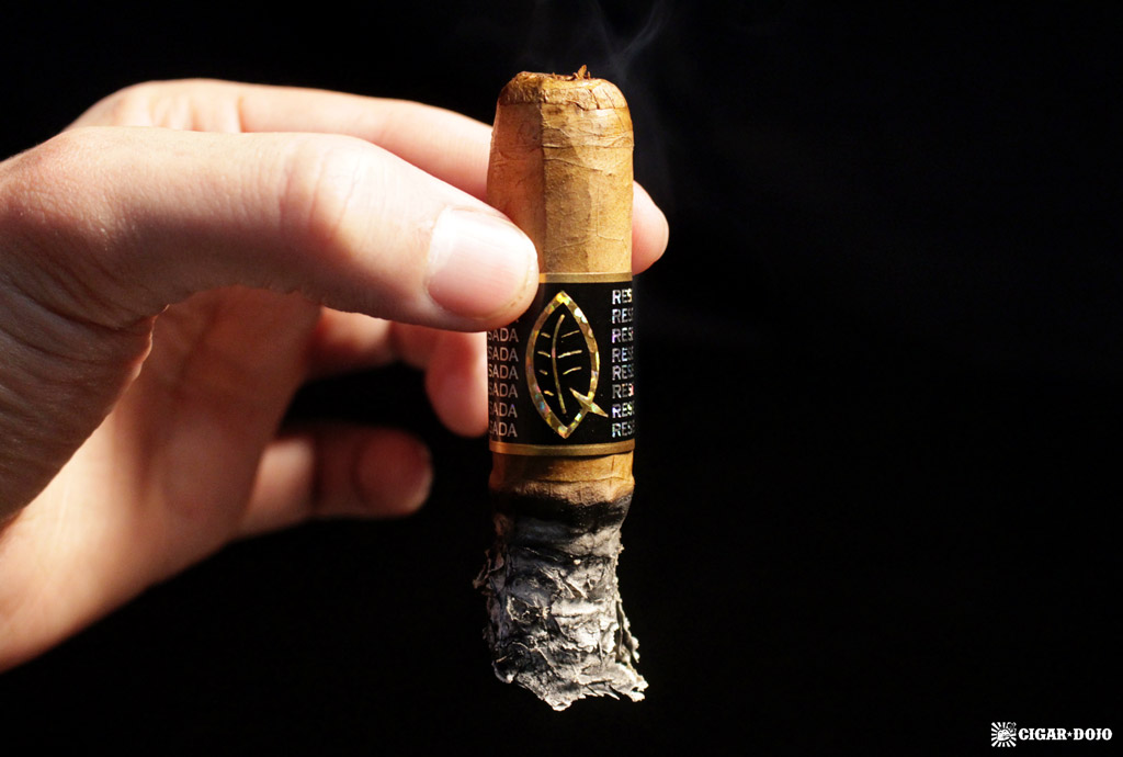 smoking-quesada-reserva-privada-robusto-cigar