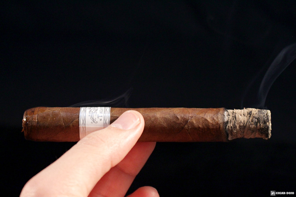 Talavera Edición Exclusiva 2015 cigar smoking