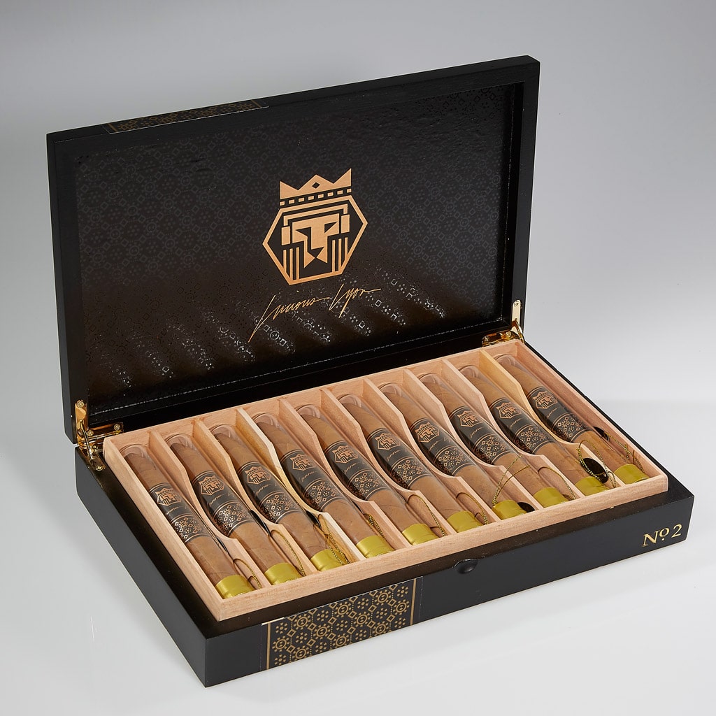 Meier & Dutch Lucious Lyon cigars open box