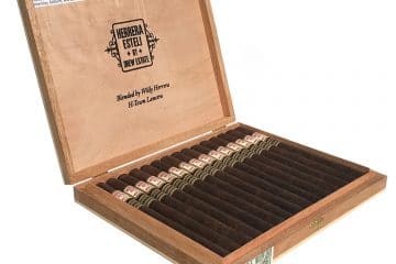 Herrera Estelí Edicíon Limitada H-Town Lancero cigar box open