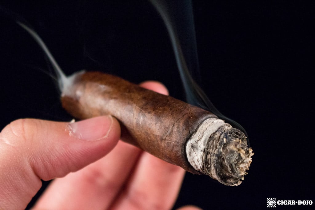CAO Consigliere Associate cigar smoking review