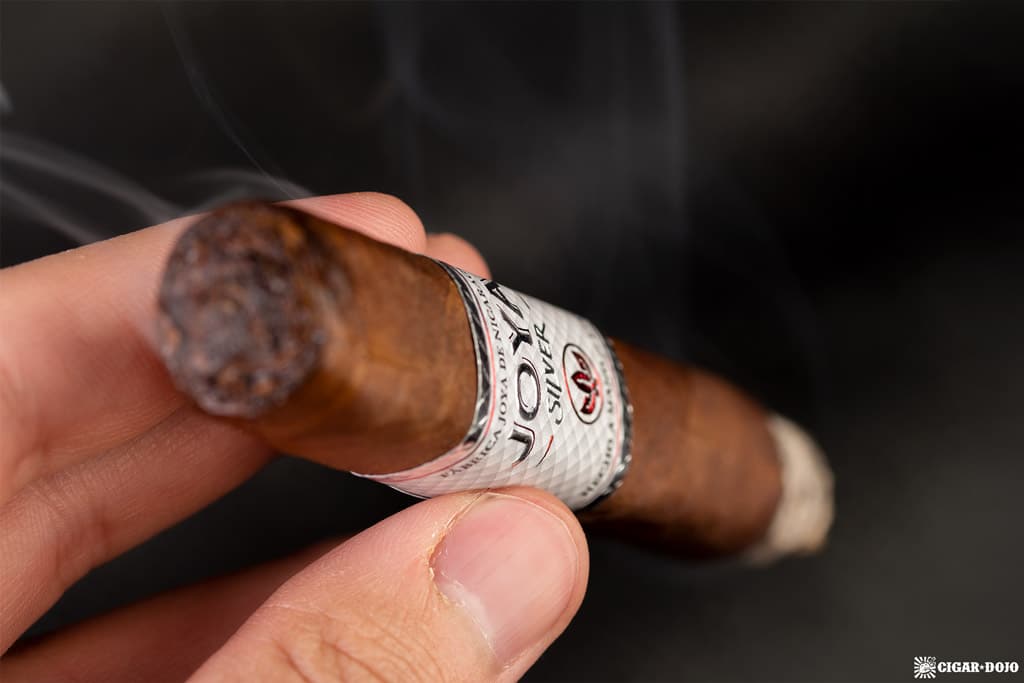 Joya de Nicaragua Joya Silver Toro cigar smoking