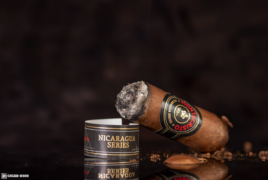 Montecristo Nicaragua Series Toro cigar nubbed