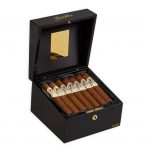 Gurkha Treinta cigar box open