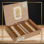 Drew Estate Undercrown Shade Corona Pequeña cigars open box
