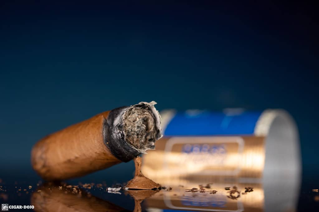 Joya de Nicaragua Número Uno L’Ambassadeur cigar nub finished