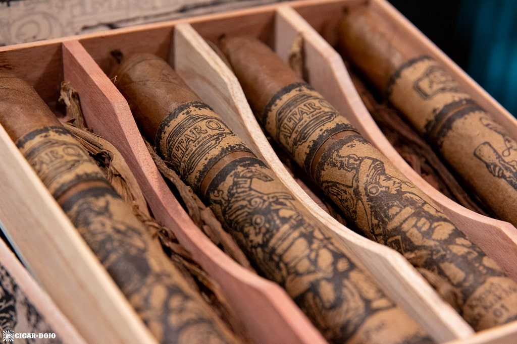 Altar Q by Oscar Valladares cigars in box